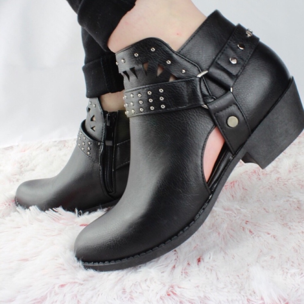 Black Bootie, Block Heel - Picture 3 of 4